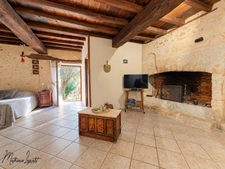 A vendre Deux maisons, un appartement indépendant et deux garages 246 M² habitables  8 pièces SAINT PIERRE DE CHIGNAC (24)– Terrain de 1981 M².