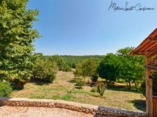 Aux portes de Périgueux – Authentique longère en pierre du XIXᵉ siècle 210 M²- T7 – DPE B – Terrain clos de 1,14 hectare-dépendance 130 M²-garages-SARLIAC-SUR-L'ISLE