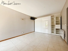 Aux portes de Périgueux – Authentique longère en pierre du XIXᵉ siècle 210 M²- T7 – DPE B – Terrain clos de 1,14 hectare-dépendance 130 M²-garages-SARLIAC-SUR-L'ISLE