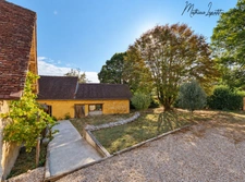 A vendre Deux maisons, un appartement indépendant et deux garages 246 M² habitables  8 pièces SAINT PIERRE DE CHIGNAC (24)– Terrain de 1981 M².