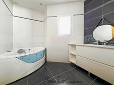Maison contemporaine de 253 m² avec piscine, garage isolé de 100 m² et terrain de 4 728 m² – CHANCELADE- aucun travaux à prévoir 