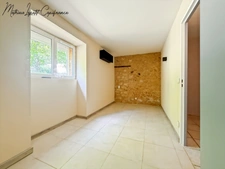 Aux portes de Périgueux – Authentique longère en pierre du XIXᵉ siècle 210 M²- T7 – DPE B – Terrain clos de 1,14 hectare-dépendance 130 M²-garages-SARLIAC-SUR-L'ISLE