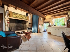 A vendre Deux maisons, un appartement indépendant et deux garages 246 M² habitables  8 pièces SAINT PIERRE DE CHIGNAC (24)– Terrain de 1981 M².