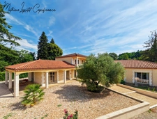 À vendre Maison T9 familiale contemporaine de 313 m² – Construction traditionnelle de 2011 – 7 chambres – Terrain clos de 2 874 m² SAINT PIERRE DE COLE (24)
