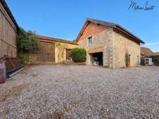 A vendre Deux maisons, un appartement indépendant et deux garages 246 M² habitables  8 pièces SAINT PIERRE DE CHIGNAC (24)– Terrain de 1981 M².
