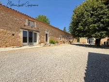 Aux portes de Périgueux – Authentique longère en pierre du XIXᵉ siècle 210 M²- T7 – DPE B – Terrain clos de 1,14 hectare-dépendance 130 M²-garages-SARLIAC-SUR-L'ISLE