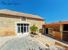 Aux portes de Périgueux – Authentique longère en pierre du XIXᵉ siècle 210 M²- T7 – DPE B – Terrain clos de 1,14 hectare-dépendance 130 M²-garages-SARLIAC-SUR-L'ISLE