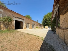 Aux portes de Périgueux – Authentique longère en pierre du XIXᵉ siècle 210 M²- T7 – DPE B – Terrain clos de 1,14 hectare-dépendance 130 M²-garages-SARLIAC-SUR-L'ISLE