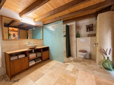 A vendre Deux maisons, un appartement indépendant et deux garages 246 M² habitables  8 pièces SAINT PIERRE DE CHIGNAC (24)– Terrain de 1981 M².