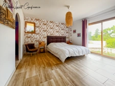 À vendre Maison T9 familiale contemporaine de 313 m² – Construction traditionnelle de 2011 – 7 chambres – Terrain clos de 2 874 m² SAINT PIERRE DE COLE (24)