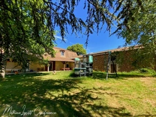 Dpt Dordogne (24), à vendre proche de PERIGUEUX maison P9 de 270 m² - Terrain de 8 189 m² 