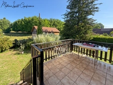 A vendre Maison en pierre de caractère de 240 m², pigeonnier, ancien séchoir à tabac et terrain clos de 2 065 m² – Lalinde 24150