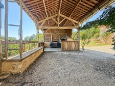 Aux portes de Périgueux – Authentique longère en pierre du XIXᵉ siècle 210 M²- T7 – DPE B – Terrain clos de 1,14 hectare-dépendance 130 M²-garages-SARLIAC-SUR-L'ISLE