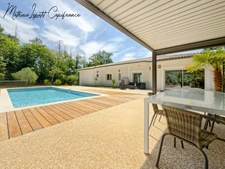 Maison contemporaine de 253 m² avec piscine, garage isolé de 100 m² et terrain de 4 728 m² – CHANCELADE- aucun travaux à prévoir 