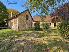 A vendre Deux maisons, un appartement indépendant et deux garages 246 M² habitables  8 pièces SAINT PIERRE DE CHIGNAC (24)– Terrain de 1981 M².