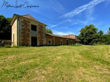 Dpt Dordogne (24), à vendre proche de PERIGUEUX maison P9 de 270 m² - Terrain de 8 189 m² 