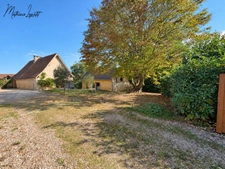 A vendre Deux maisons, un appartement indépendant et deux garages 246 M² habitables  8 pièces SAINT PIERRE DE CHIGNAC (24)– Terrain de 1981 M².