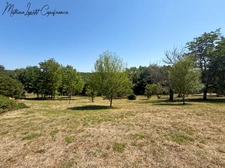 Aux portes de Périgueux – Authentique longère en pierre du XIXᵉ siècle 210 M²- T7 – DPE B – Terrain clos de 1,14 hectare-dépendance 130 M²-garages-SARLIAC-SUR-L'ISLE