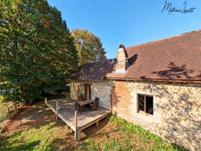 A vendre Deux maisons, un appartement indépendant et deux garages 246 M² habitables  8 pièces SAINT PIERRE DE CHIGNAC (24)– Terrain de 1981 M².