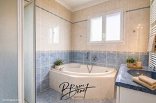 Maison de plain-pied avec jardin, piscine et garage à Nézignan-l’Évêque