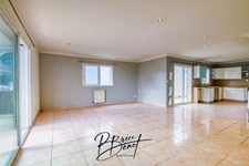 Maison de plain-pied avec jardin, piscine et garage à Nézignan-l’Évêque