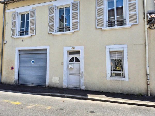 Immeuble ou appartement atypique avec cour privative à vendre PAU proche centre ville.