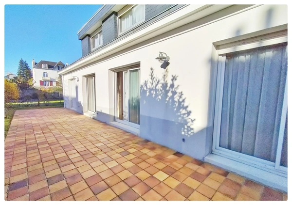 Maison à vendre 9 pièces VANNES (56)-Garage-jardin