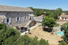 Propriété 203 m² habitables et 265 m² de dépendances