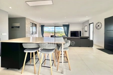 New 3-bedroom house with panoramic views 