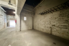 Unusual covered parking space of 22 m² + integrated cellar of 8 m²