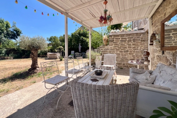 Propriété 203 m² habitables et 265 m² de dépendances