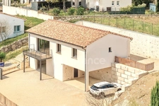 New 3-bedroom house with panoramic views 