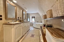 Propriété 203 m² habitables et 265 m² de dépendances