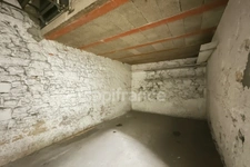 Unusual covered parking space of 22 m² + integrated cellar of 8 m²