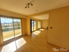 4-room apartment for rent in La Rochelle (17) - La Genette district, 2 bedrooms, terrace, private parking in the residence