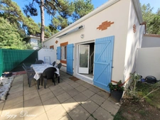 3-room house for sale in LA TRANCHE SUR MER (85) - 300m from the beach, private residence with swimming pool
