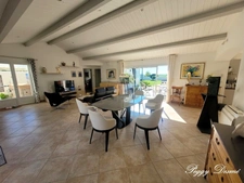 Maison à vendre 6 pièces SAINT ROGATIEN (17) - 152 m2 habitables - 4 chambres - 2 patios - Garage 41 m2 - Piscine - Jacuzzi
