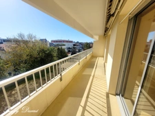 4-room apartment for rent in La Rochelle (17) - La Genette district, 2 bedrooms, terrace, private parking in the residence