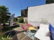 House for sale, 8 rooms, SAINTES (17) - Double living room, 4 bedrooms, office, terrace, garden