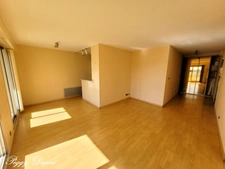 4-room apartment for rent in La Rochelle (17) - La Genette district, 2 bedrooms, terrace, private parking in the residence