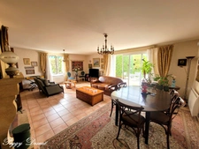 Maison à vendre 7 pièces PERIGNY (17) - Elégante maison de plain-pied de 144 m2 aux portes de La Rochelle - Double séjour- 4 chambres - Double garage - Sauna - Parcelle de 758 m2