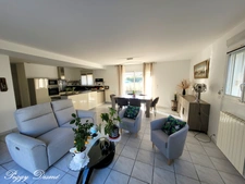 Maison à vendre 6 pièces SAINT XANDRE (17) - Plain-pied - 120 m2 habitables Maison principale et Studio indépendant - Parcelle 614 m2