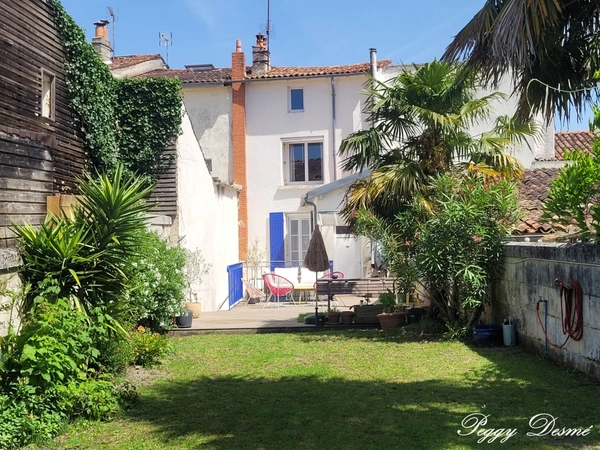Maison à vendre 8 pièces SAINTES (17) - Double Séjour, 4 chambres, Bureau, Terrasse, Jardin