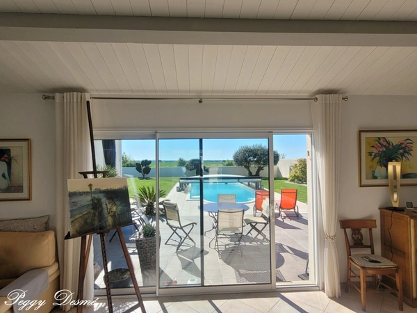 Maison à vendre 6 pièces SAINT ROGATIEN (17) - 152 m2 habitables - 4 chambres - 2 patios - Garage 41 m2 - Piscine - Jacuzzi