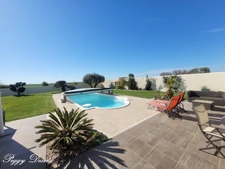 Maison à vendre 6 pièces SAINT ROGATIEN (17) - 152 m2 habitables - 4 chambres - 2 patios - Garage 41 m2 - Piscine - Jacuzzi