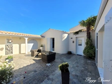 Maison à vendre 6 pièces SAINT ROGATIEN (17) - 152 m2 habitables - 4 chambres - 2 patios - Garage 41 m2 - Piscine - Jacuzzi