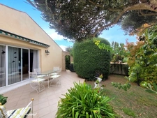 Maison à vendre 7 pièces PERIGNY (17) - Elégante maison de plain-pied de 144 m2 aux portes de La Rochelle - Double séjour- 4 chambres - Double garage - Sauna - Parcelle de 758 m2