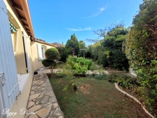 Maison à vendre 7 pièces PERIGNY (17) - Elégante maison de plain-pied de 144 m2 aux portes de La Rochelle - Double séjour- 4 chambres - Double garage - Sauna - Parcelle de 758 m2