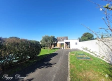 House for sale in L'HOUMEAU (17), 6 rooms - 173 m² - 1100 m² plot - 4 bedrooms, 1 office - Heated swimming pool - Double garage