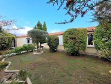 Maison à vendre 7 pièces PERIGNY (17) - Elégante maison de plain-pied de 144 m2 aux portes de La Rochelle - Double séjour- 4 chambres - Double garage - Sauna - Parcelle de 758 m2